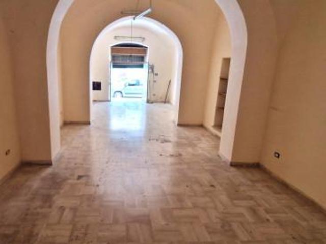 Locale Commerciale in affitto a Puglia, Barletta-andria-trani