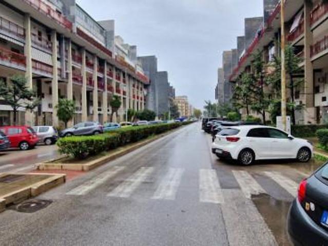 Locale Commerciale in affitto a Puglia, Barletta-andria-trani