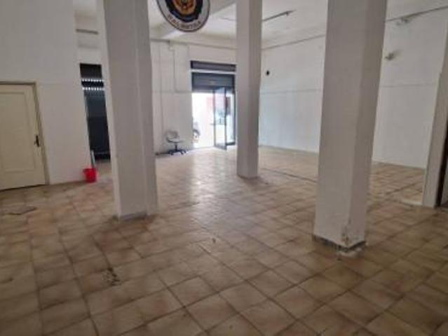 Locale Commerciale in affitto a Puglia, Barletta-andria-trani