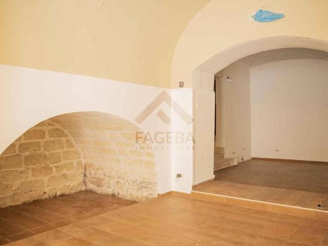 Locale Commerciale in affitto a Puglia, Barletta-andria-trani