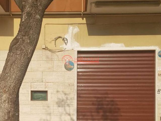 Locale Commerciale in affitto a Puglia, Barletta-andria-trani