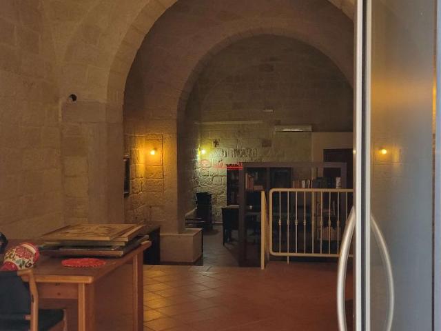 Locale Commerciale in affitto a Puglia, Barletta-andria-trani