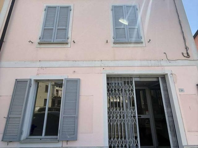 Locale Commerciale in affitto a Traversetolo, Reggio Emilia
