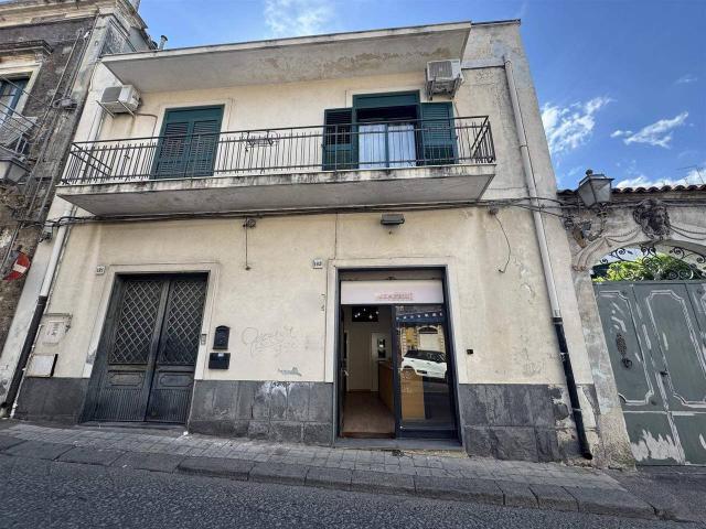 Locale Commerciale in affitto a Trecastagni, Catania