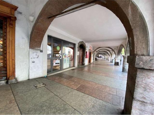 Locale Commerciale in affitto a Territorio Val d'Adige, Trento