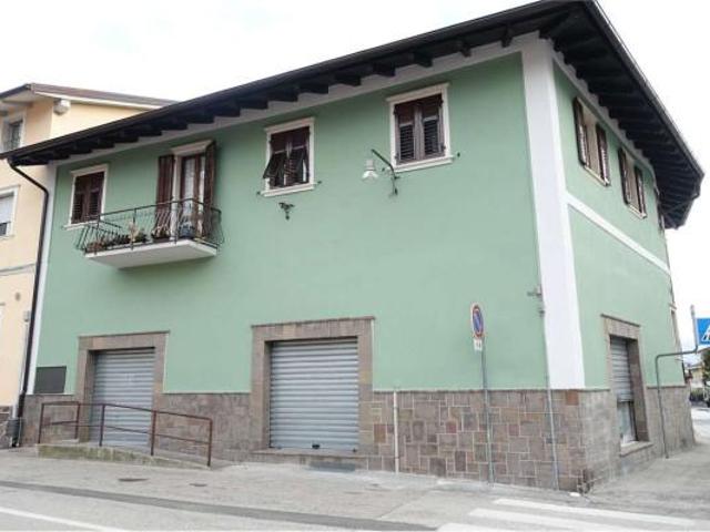 Locale Commerciale in affitto a Territorio Val d'Adige, Trento