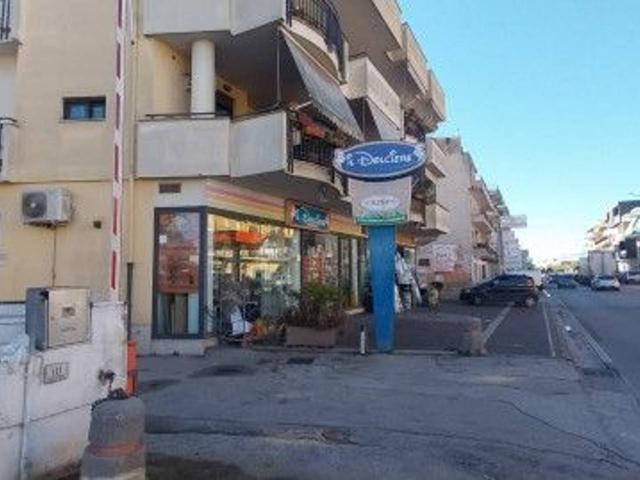 Locale Commerciale in affitto a San Marcellino, Campania