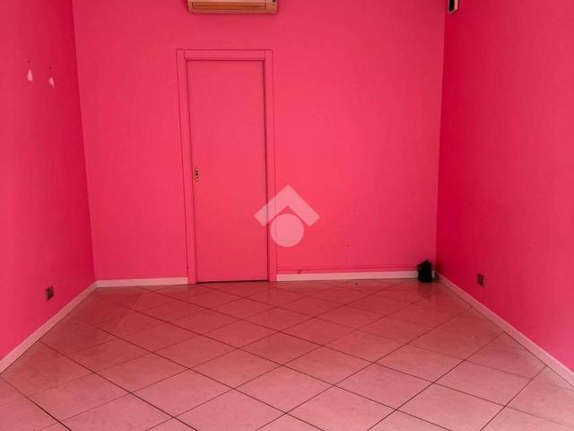 Locale Commerciale in affitto a Trescore Balneario, Lombardia