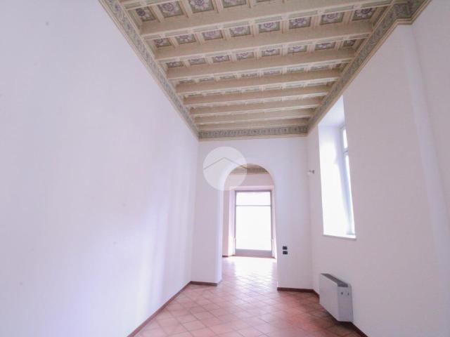 Locale Commerciale in affitto a Treviglio, Lombardia