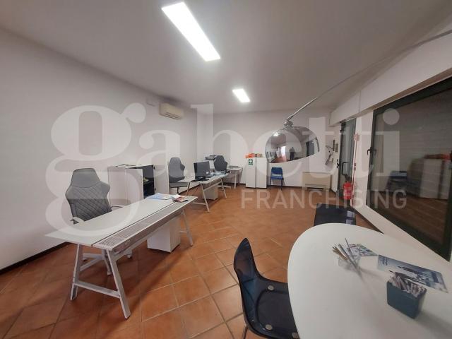 Locale Commerciale in affitto a San Zeno, Treviso
