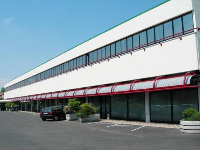 Locale Commerciale in affitto a Paese, Veneto
