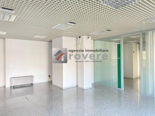 Locale Commerciale in affitto a Treviso, Veneto