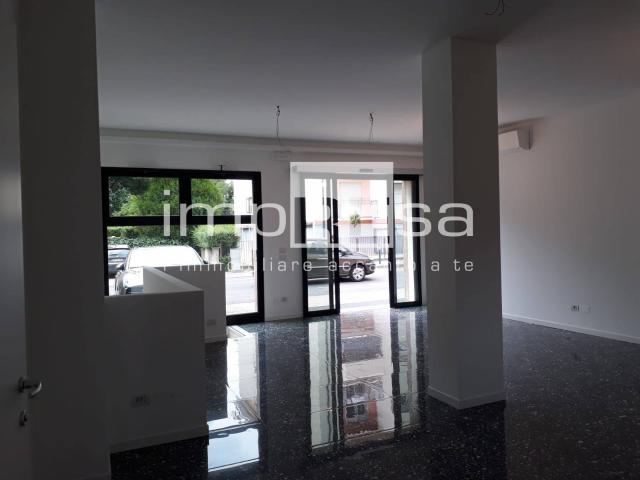 Locale Commerciale in affitto a Treviso, Veneto