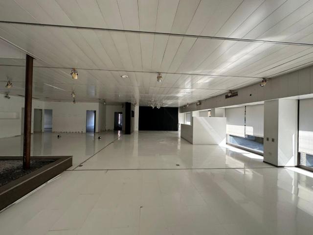 Locale Commerciale in affitto a Baracche, Trezzo Sull'adda