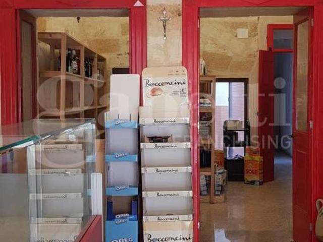 Locale Commerciale in affitto a Puglia, Lecce