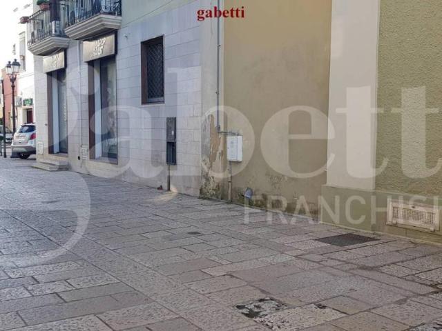 Locale Commerciale in affitto a Puglia, Lecce