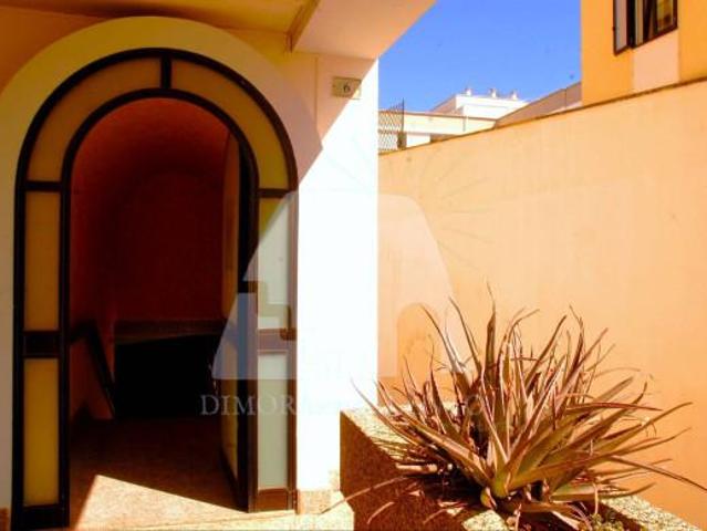Locale Commerciale in affitto a Puglia, Lecce