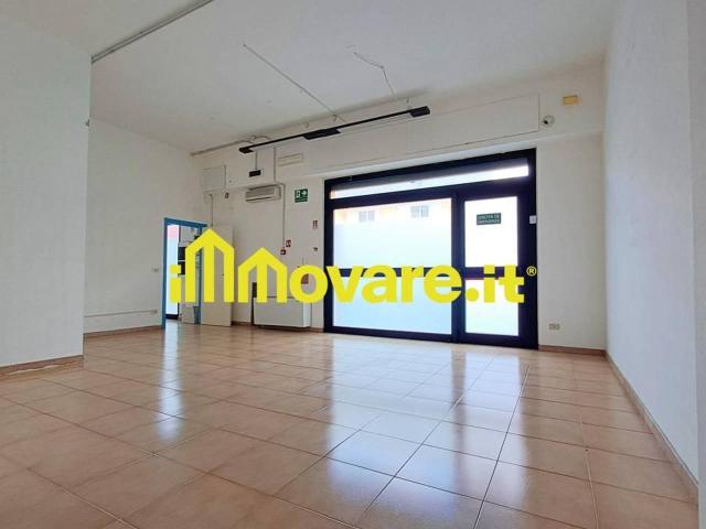 Locale Commerciale in affitto a Puglia, Bari