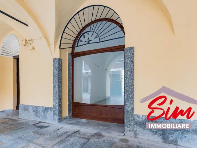 Locale Commerciale in affitto a Piemonte, Vercelli