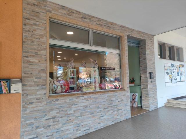 Locale Commerciale in affitto a Trissino, Veneto