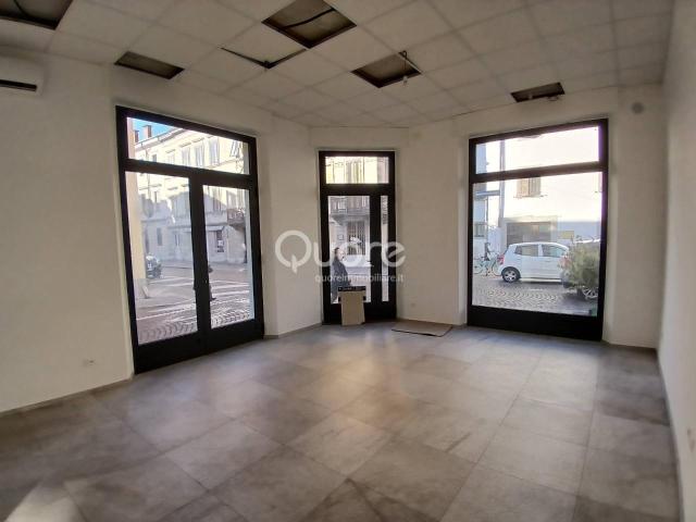 Locale Commerciale in affitto a San Paolo, Reana Del Roiale