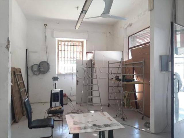 Locale Commerciale in affitto a Umbertide, Umbria