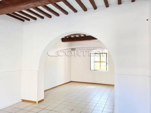 Locale Commerciale in affitto a Umbertide, Perugia