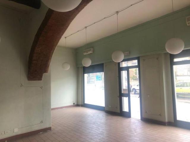 Locale Commerciale in affitto a Umbertide, Umbria
