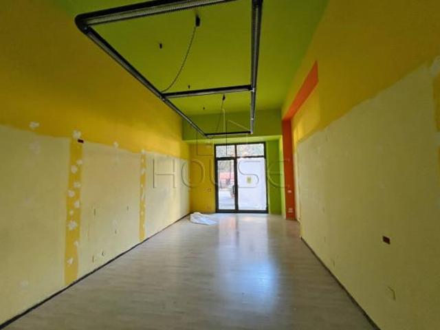 Locale Commerciale in affitto a Umbertide, Umbria