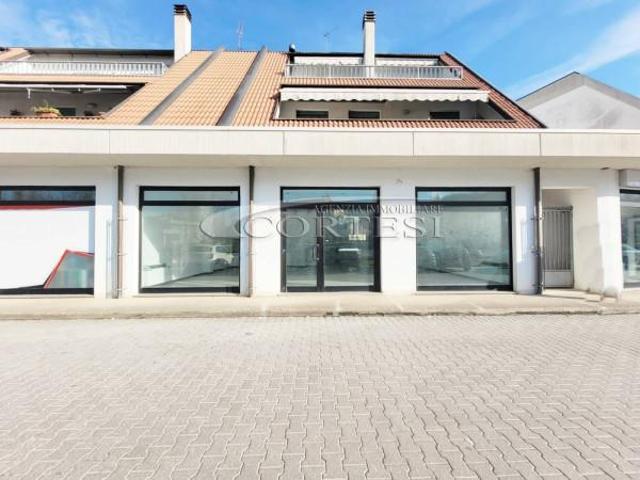 Locale Commerciale in affitto a Umbertide, Umbria