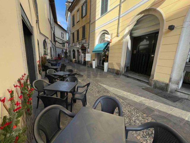 Locale Commerciale in affitto a Biumo Superiore, Varese