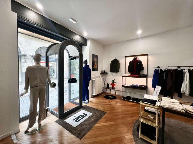 Locale Commerciale in affitto a Biumo Superiore, Varese