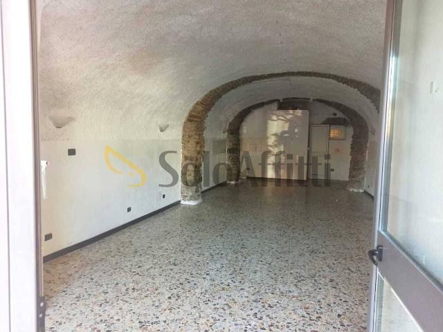 Locale Commerciale in affitto a Varese Ligure, Liguria