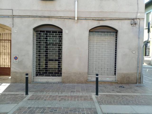 Locale Commerciale in affitto a Vedano Al Lambro