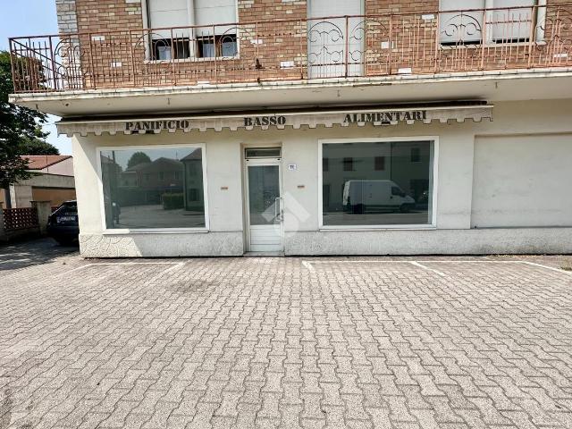 Locale Commerciale in affitto a Vedelago, Veneto