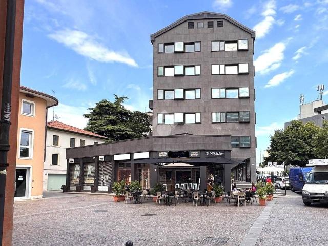 Locale Commerciale in affitto a Mestre-Carpenedo, Venezia