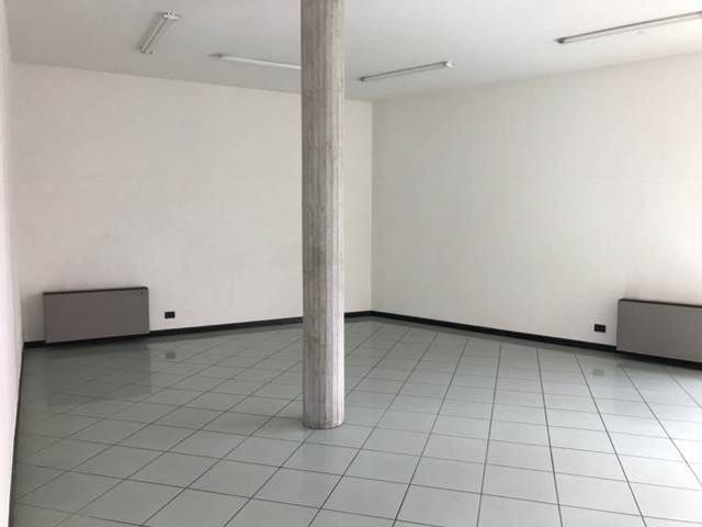 Locale Commerciale in affitto a Mestre-Carpenedo, Venezia