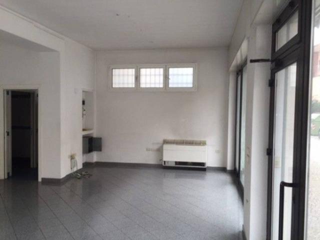 Locale Commerciale in affitto a Mestre-Carpenedo, Venezia