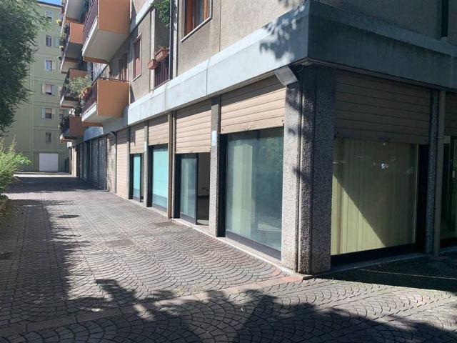Locale Commerciale in affitto a Mestre-Carpenedo, Venezia