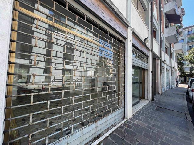 Locale Commerciale in affitto a Mestre-Carpenedo, Venezia