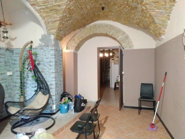 Locale Commerciale in affitto a Ventimiglia, Liguria