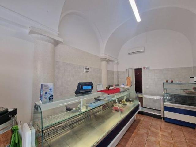 Locale Commerciale in affitto a Centro, Piemonte