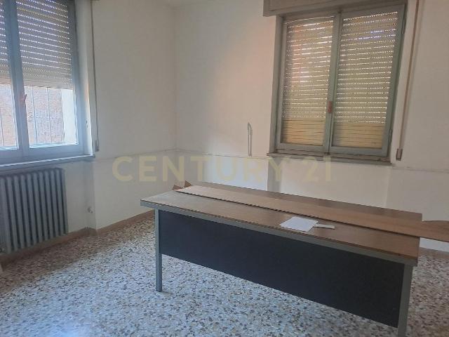 Locale Commerciale in affitto a Sud-Est, Brenzone