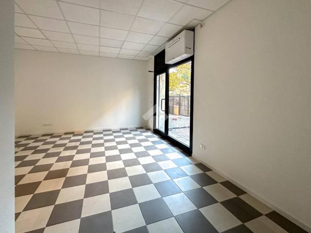 Locale Commerciale in affitto a Nord-Ovest, Brenzone