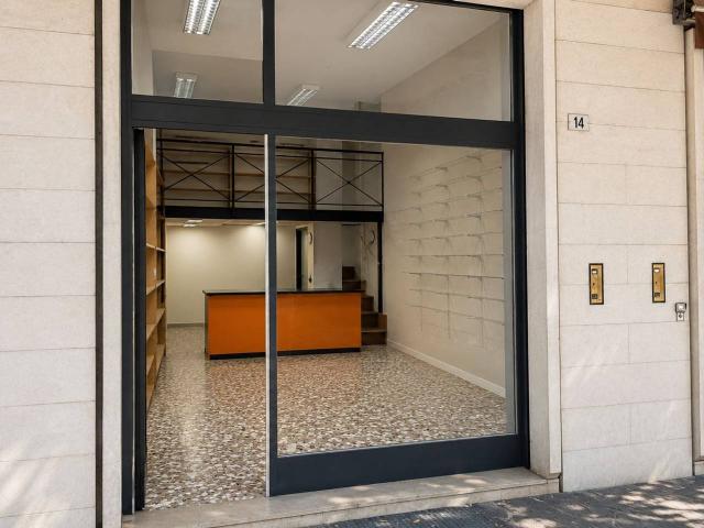 Locale Commerciale in affitto a Ovest, Brenzone