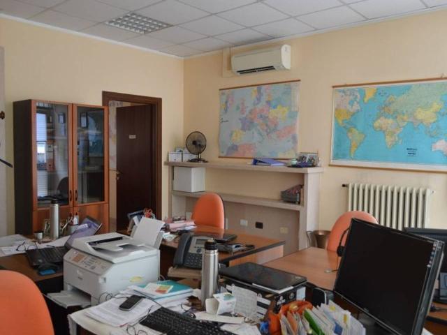 Locale Commerciale in affitto a Centro storico, Brenzone