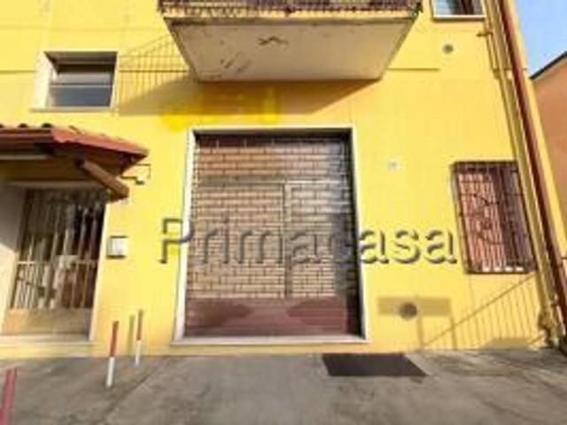 Locale Commerciale in affitto a Sud-Ovest, Brenzone