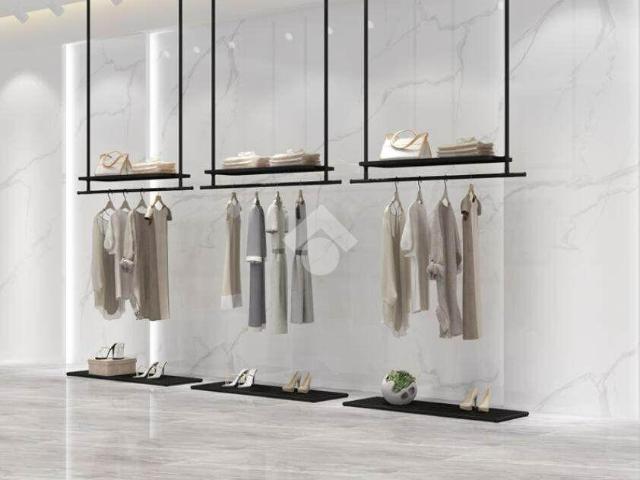Locale Commerciale in affitto a Sud-Est, Brenzone