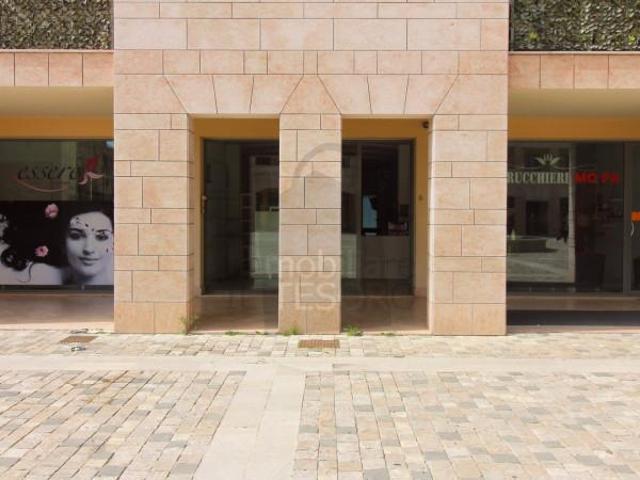 Locale Commerciale in affitto a Unione di comuni Valmarecchia, Verucchio