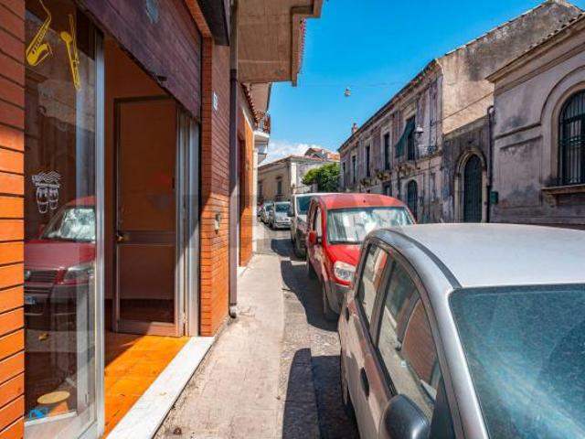 Locale Commerciale in affitto a Viagrande, Catania